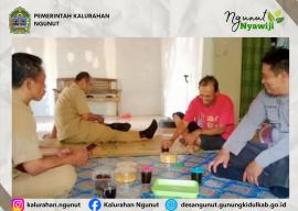 Bhabinkamtibmas dan Pamong Ngunut Tengah Pererat Silaturahmi Melalui Sambang Warga